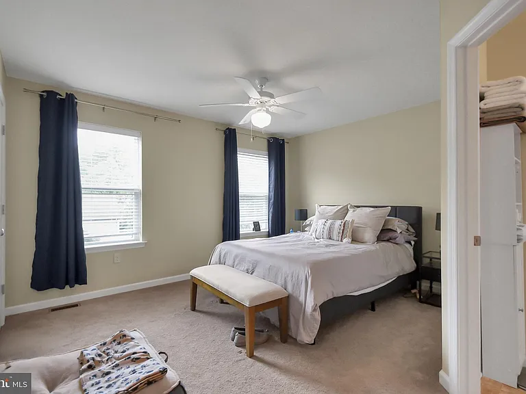 121 High Pointe Dr #38 — Photo 18