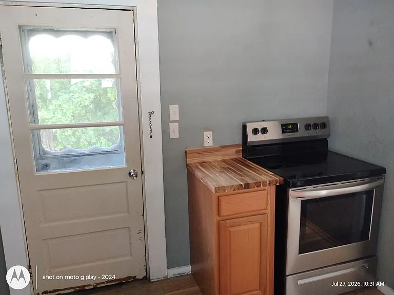 7 Pleasant St — Photo 2