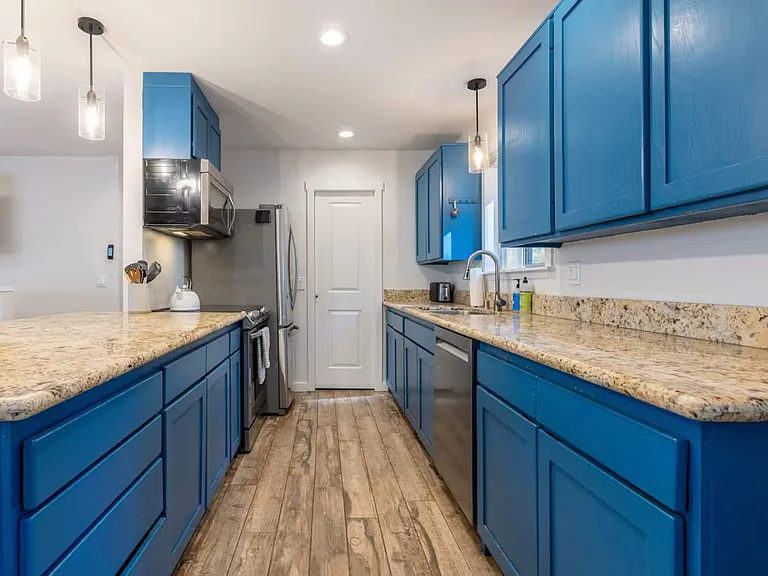 10990 Palisades Dr — Photo 16