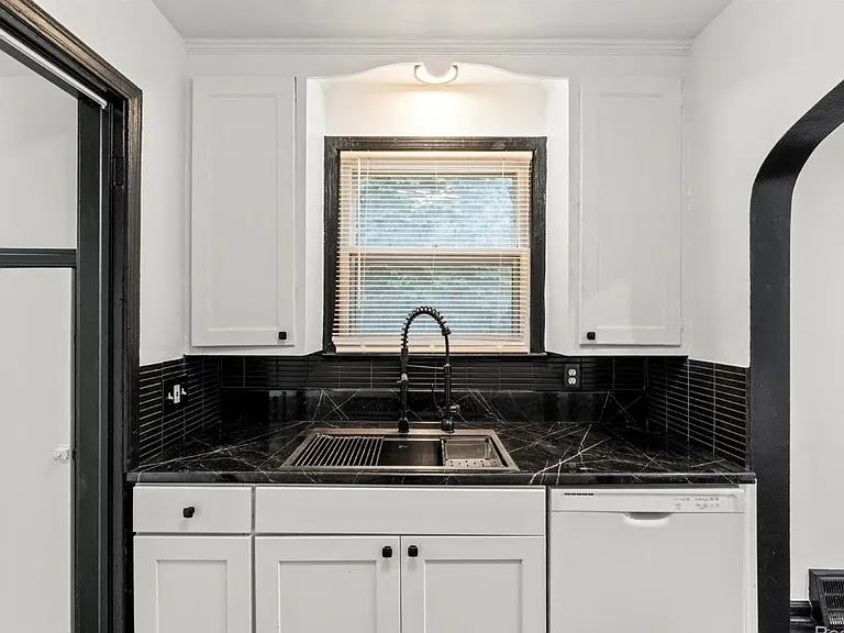 10609 Stratman St — Photo 1