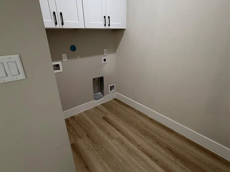 2523 Liguria — Photo 15