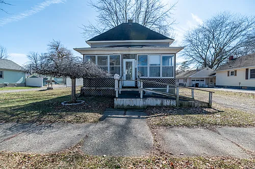 1827 Gilbert St Photo 1