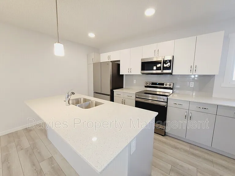 1083 Cy Becker Rd NW — Photo 2