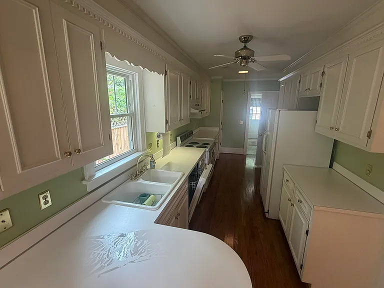 213 Haynsworth St — Photo 9