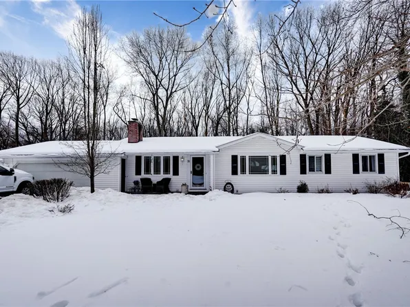 21 Little Brook Dr, Pittsford, NY 14534