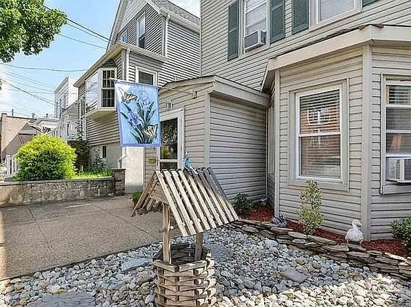 133 Centre Ave, Secaucus, NJ 07094