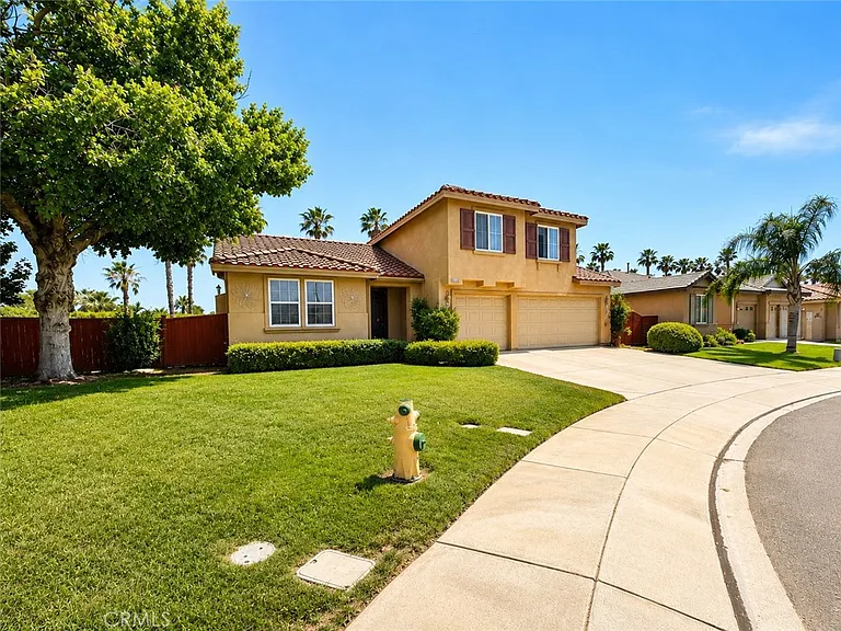 1695 Larkspur Ln — Photo 2