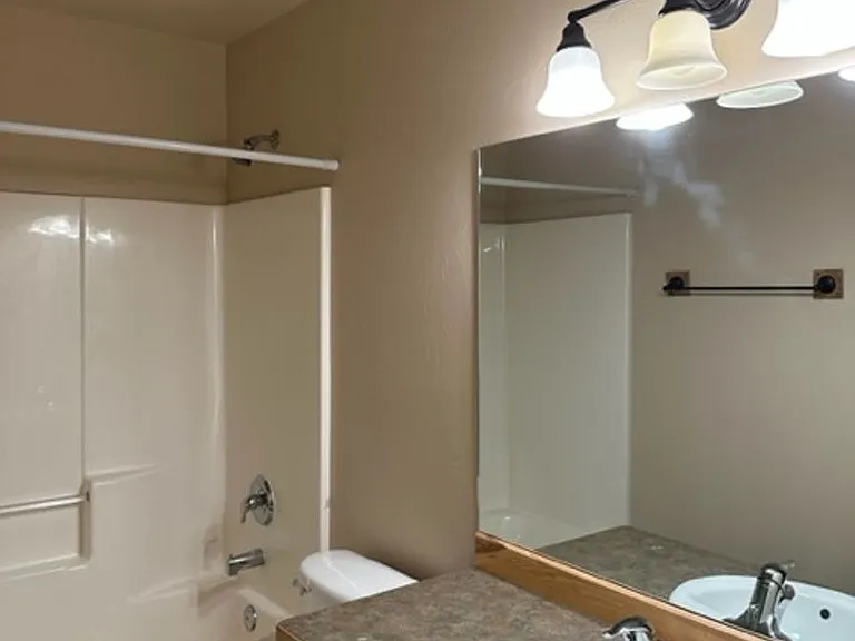 923 Saxon Way — Photo 14