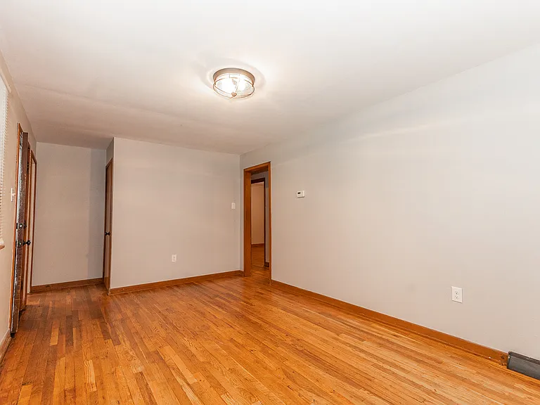437 Elizabeth St — Photo 19