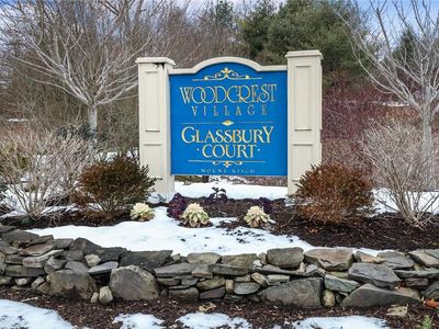 300 Woodcrest Lane #327, Mount Kisco, NY, 10549