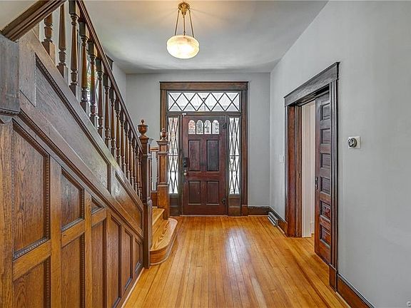 5th image of 612 W 30th St