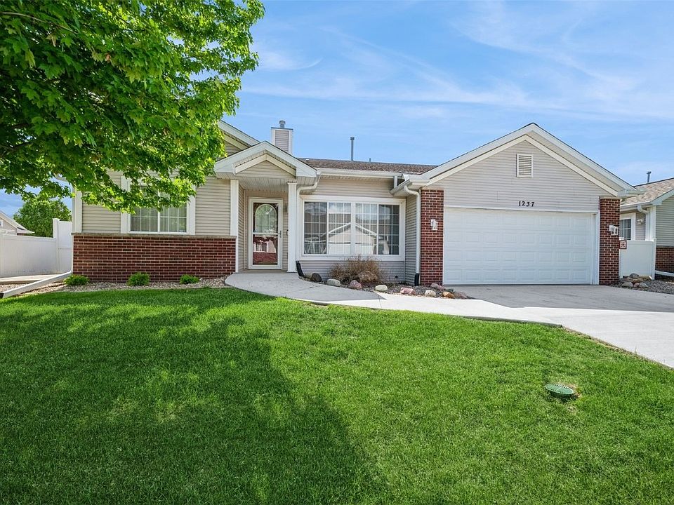 1237 74th St NE, Cedar Rapids, IA 52402 | Zillow