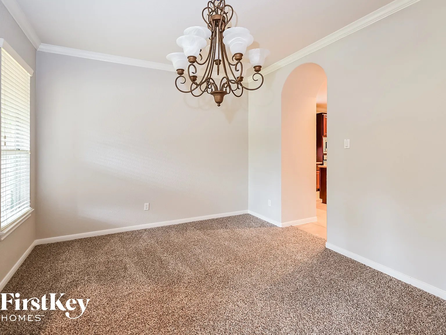 4 bed, 3.5 bath, 3690 sqft, $3,030 — Photo 4
