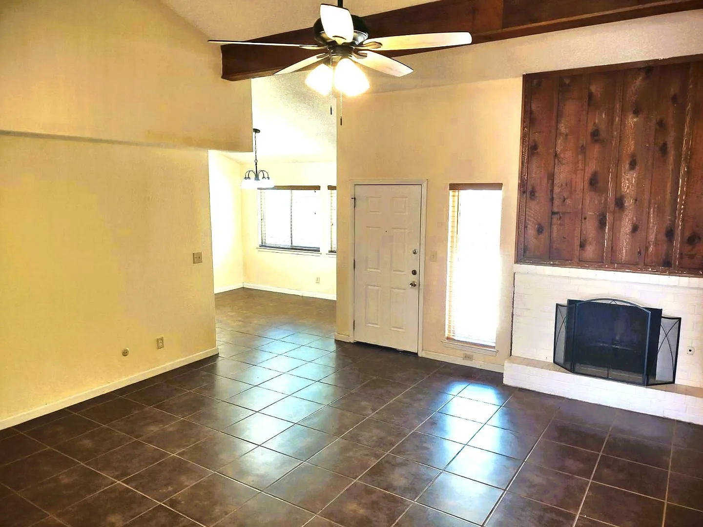 Great Two Story Eastside Townhome With Refrigerated Air Located In Quiet Well Established Neighbo... — Photo 2
