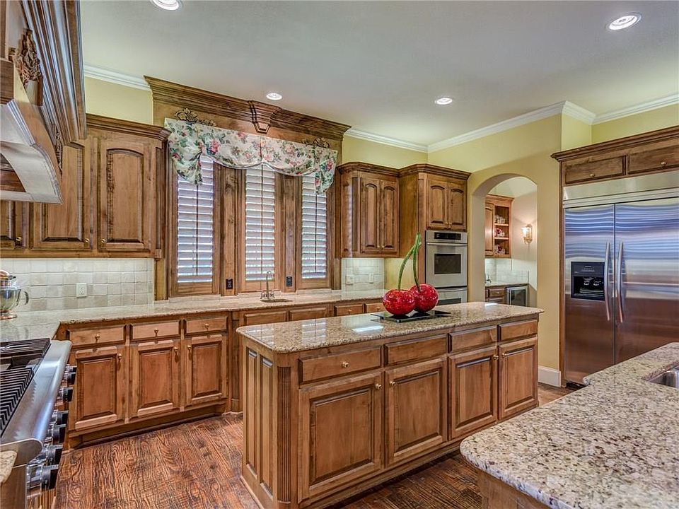 1st image of 715 Sussex Ct