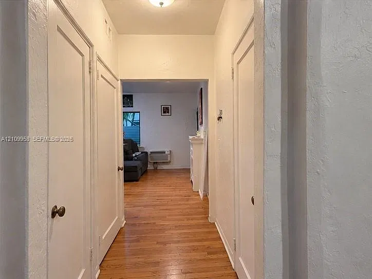 1560 Jefferson Ave — Photo 2