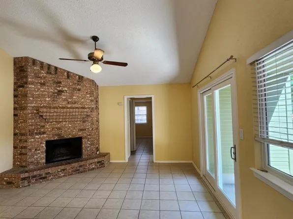 2610 Garrettson Dr #B, Austin, TX 78748