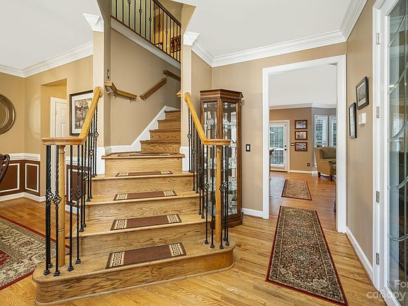 2nd image of 6811 Kirkhom Ct