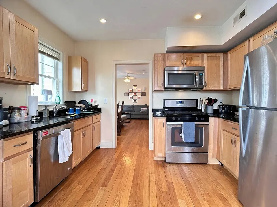 74 Brooks St #2