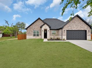 906 N State St, Decatur, TX 76234