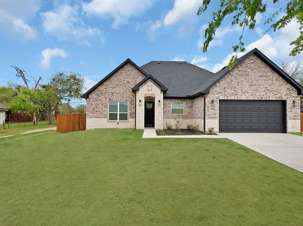 906 N State St, Decatur, TX 76234