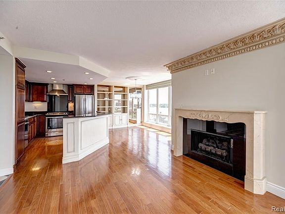 5th image of 250 E Harbortown Dr #96/910