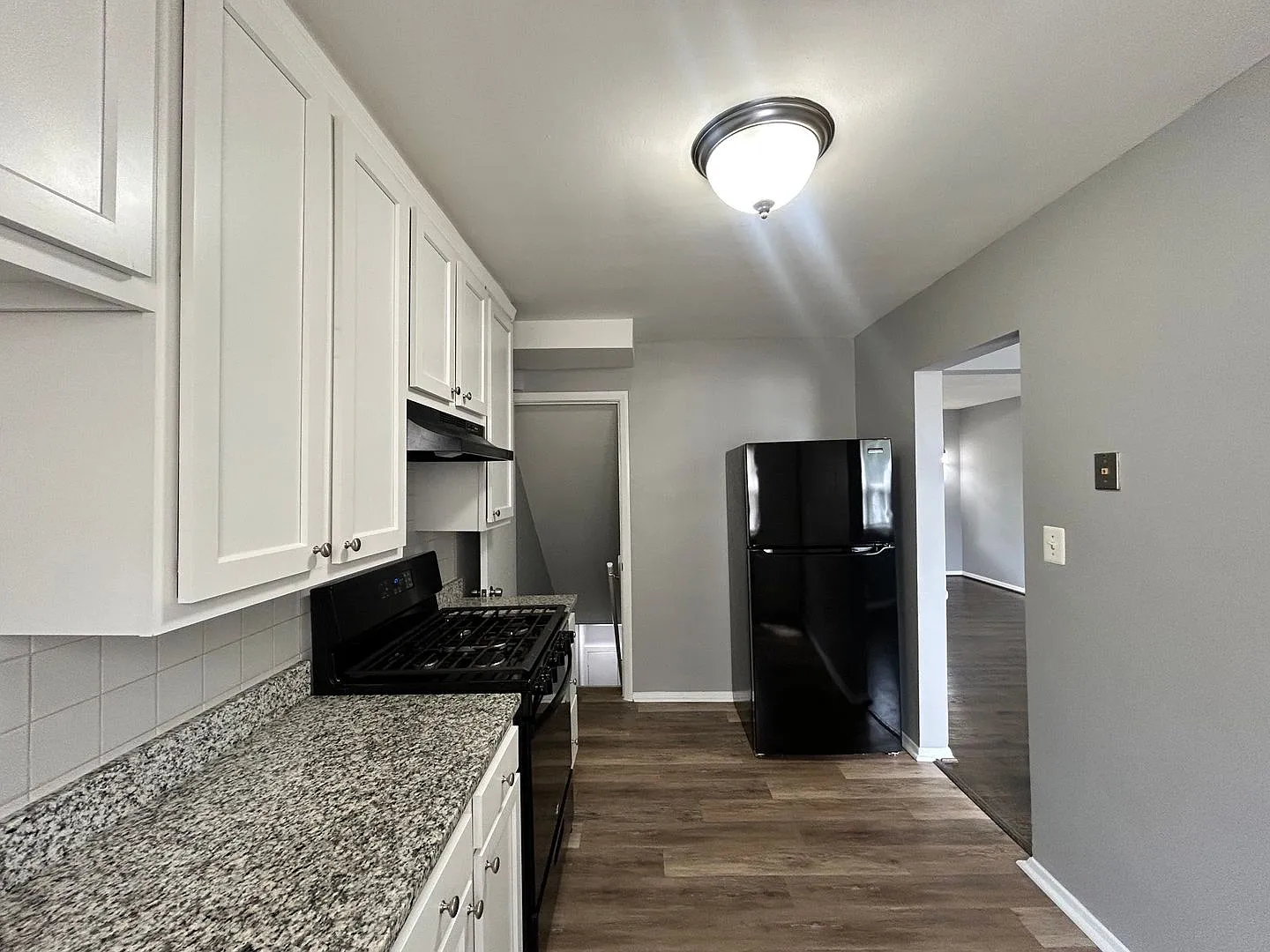 Baltimore - 3 bedrooms and 1.5 baths Available! — Photo 3