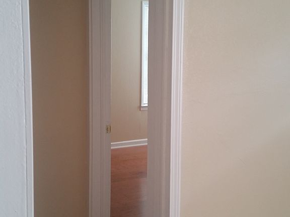 2nd image of 1821 N Edgewood Ter