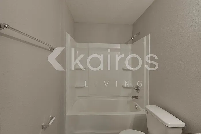 1319 Mull St — Photo 12