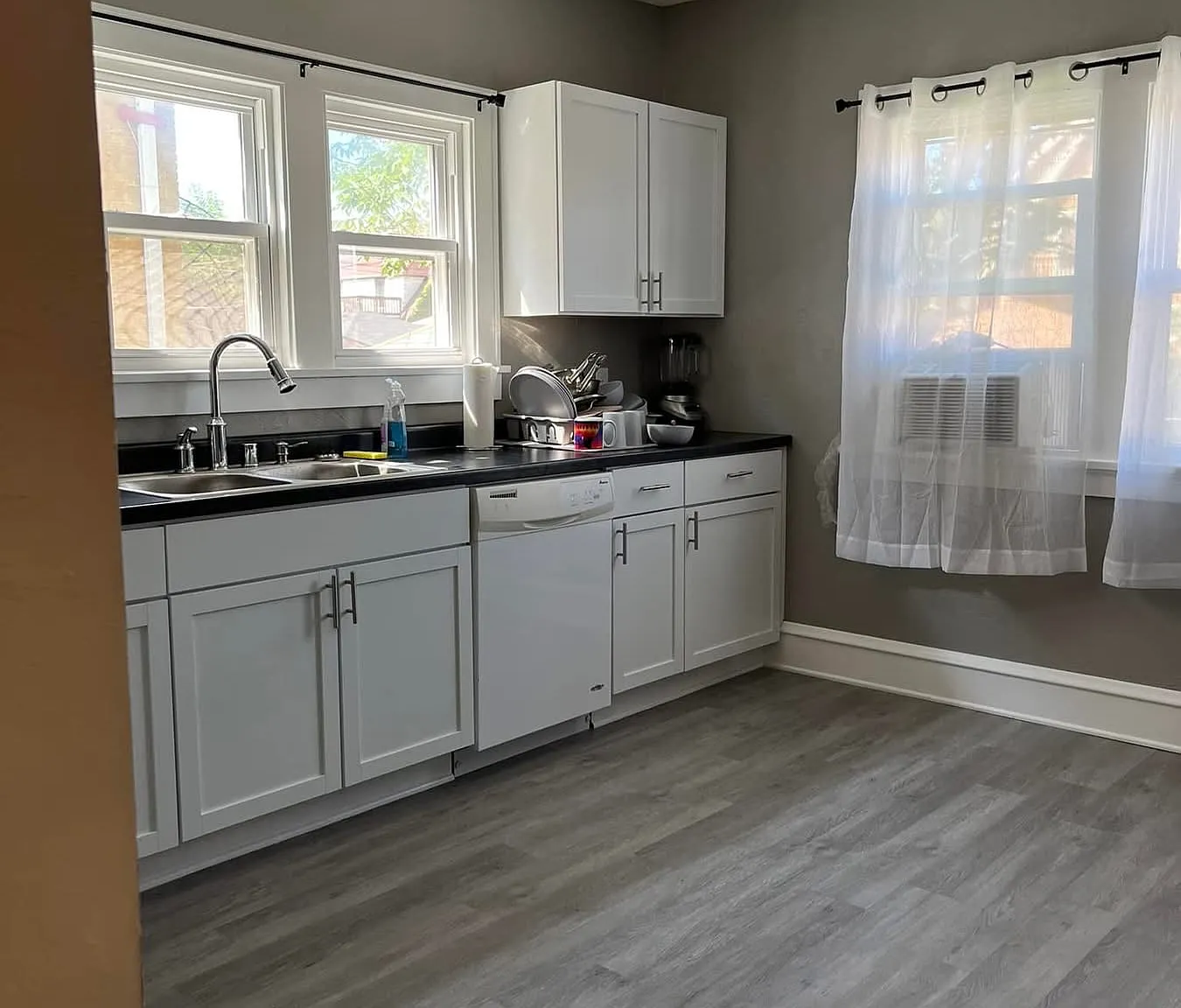2 bed, 1300 sqft, $1,500 — Photo 2
