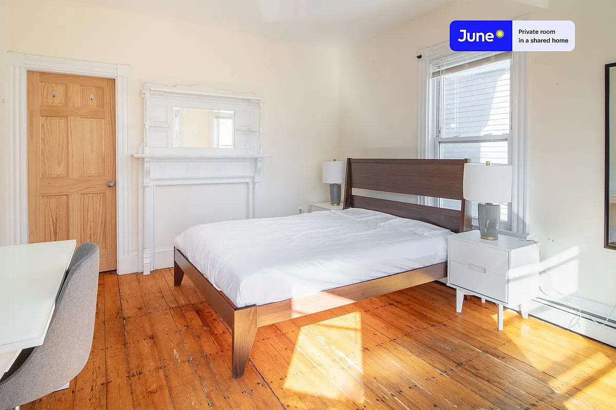 Queen bedroom in 5 bed/1 bath home in Mission Hill #1068 A — Photo 1