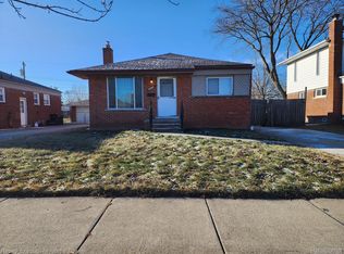 23130 Beverly St, Saint Clair Shores, MI 48082