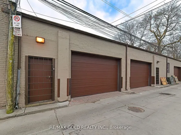 30R 1st Ave, Toronto, ON M4M 1W8