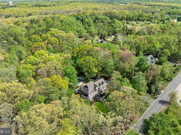 109 Merrick Rd, Farmingdale, NJ 07727