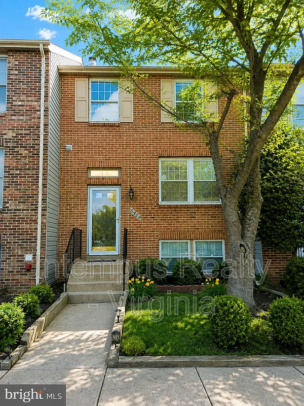3 bed, 3.0 bath, 1220 sqft, $2,450 — Photo 1