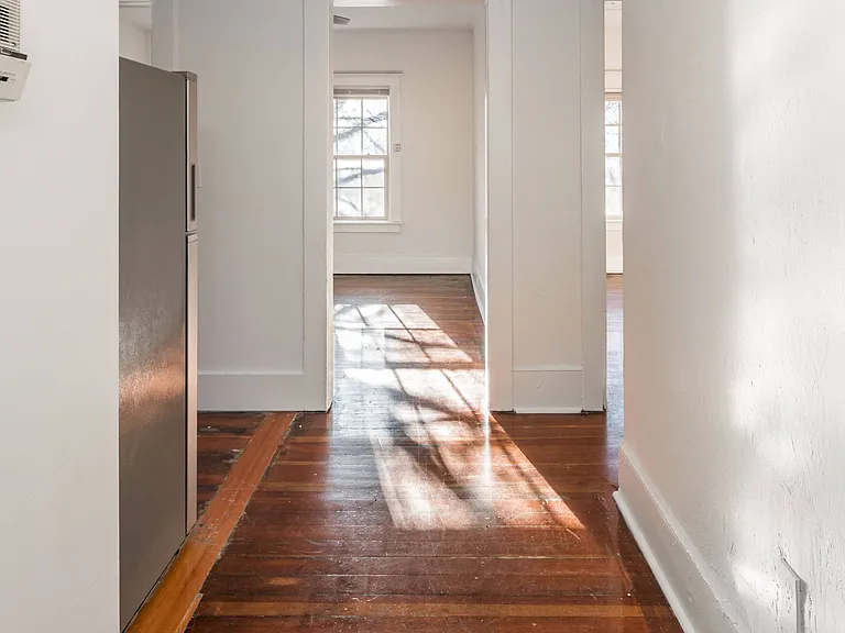 Midtown West Apartments — Photo 13
