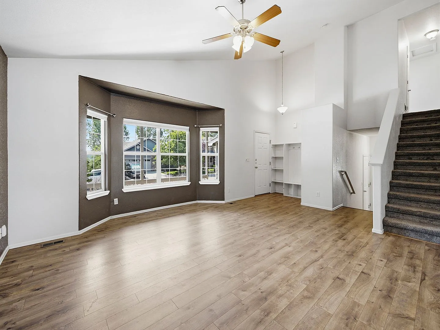 Beautiful 3 bed 2.5 Bath Home in East Loveland, CO! — Photo 2