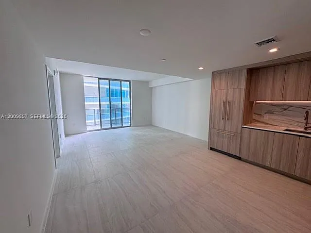77 SE 5th St #1806 — Photo 6
