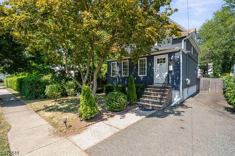 1st image of 587 Kenwood Pl