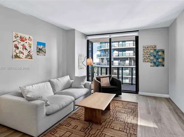 45 SW 9th St APT 3807, Miami, FL 33130