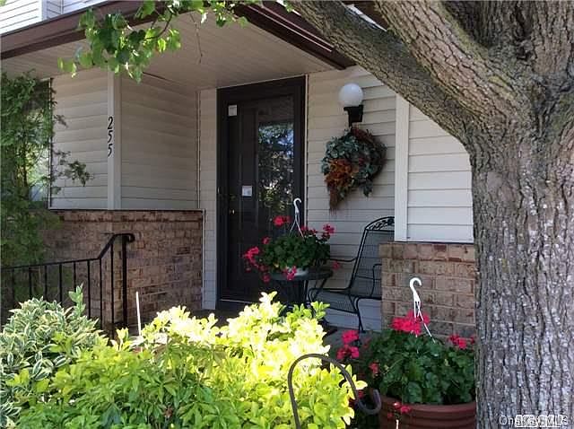 1st image of 255 Aspen Court