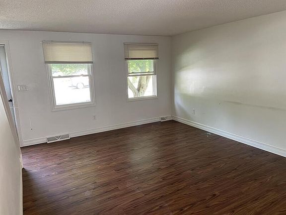 2nd image of 111 Creekside Dr