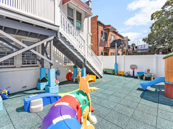 726 Manor Court image 17 of 29