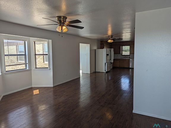 2nd image of 508 Baker St