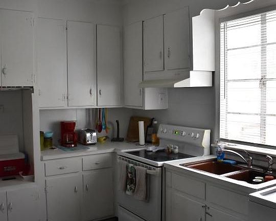 5th image of 321 Henderson St