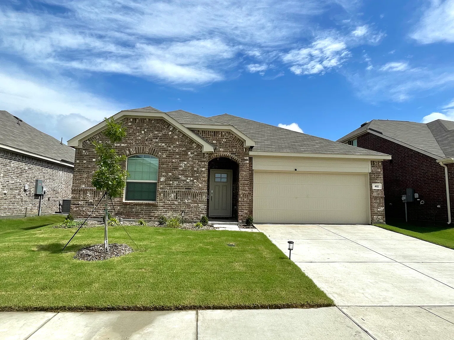 4 bed, 1996 sqft, $2,200 — Photo 1