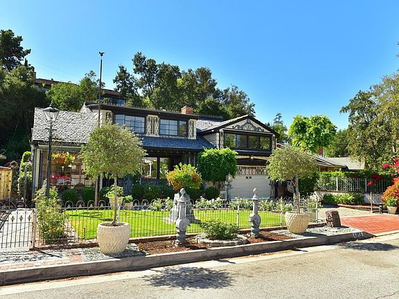 2nd image of 2316 Barton Ln