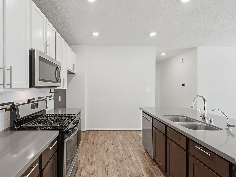 1140 Clonmore Ct — Photo 18