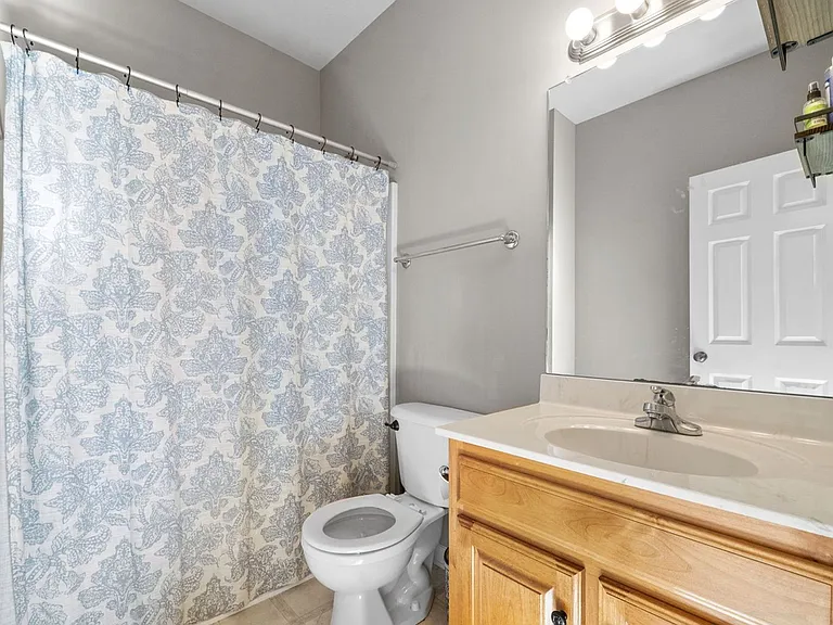 2200 Fairfax Dr — Photo 15