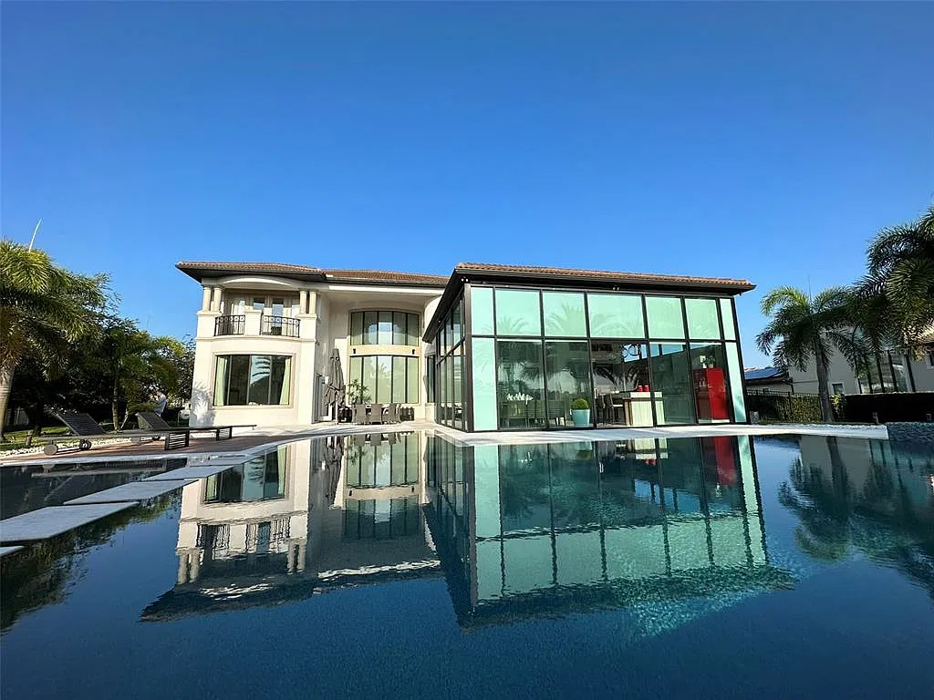 5 bed, 6.5 bath, 5362 sqft, $13,800 — Photo 2